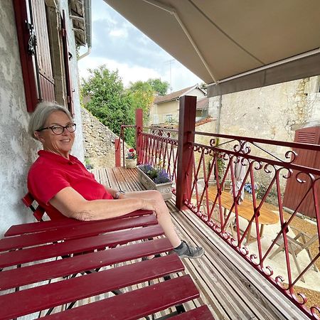 Au Pied Du Chateau Bourdeilles Luaran gambar
