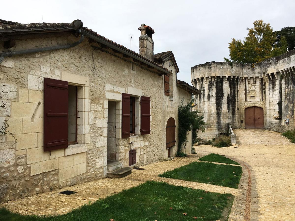 Au Pied Du Chateau Bourdeilles Luaran gambar