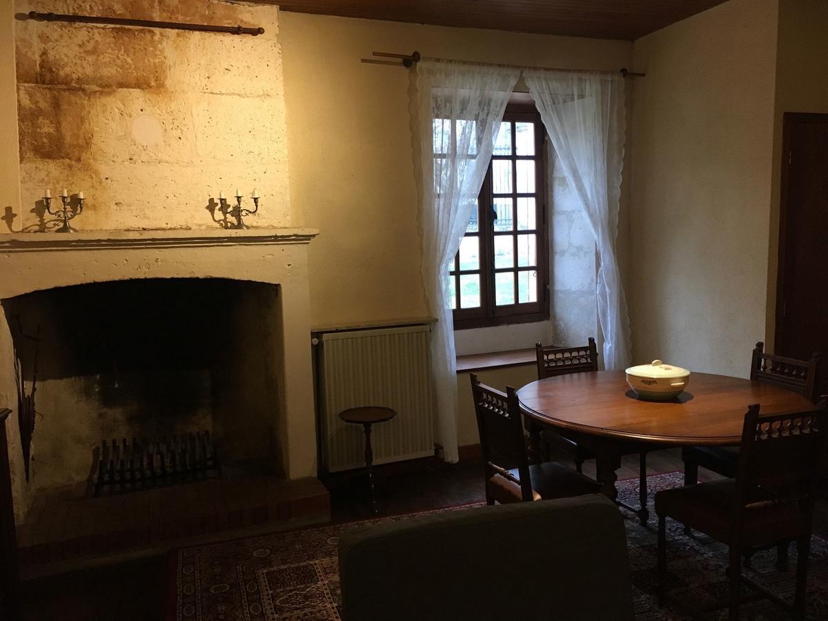 Au Pied Du Chateau Bourdeilles Luaran gambar
